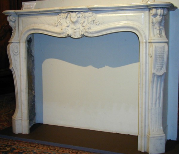 Stil: Louis XV, Farbe: weiß,  Ausführung: Marmor