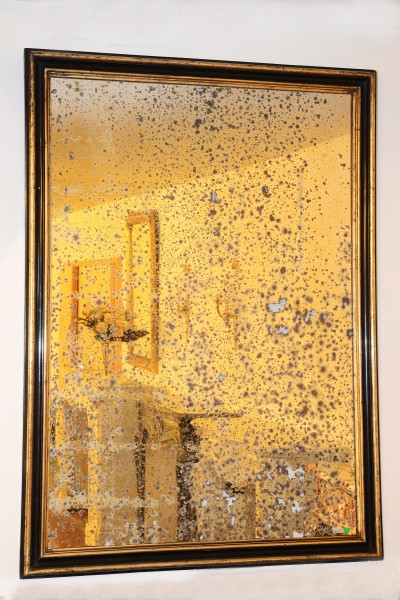 schlichter, goldener spiegel aus dem 19. jahrhundert