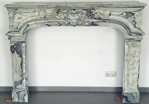 Stil: Louis V, Farbe: creme,  Ausführung: Marmor