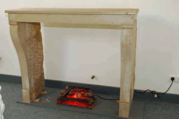 antiker Sandsteinkamin
