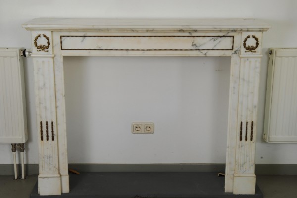 Stil: Louis XVI, Farbe: weiß,  Ausführung: Marmor