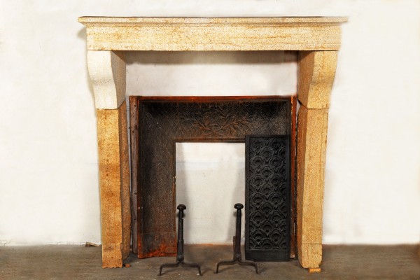 Stil: Louis XIII,  Ausführung: Sandstein