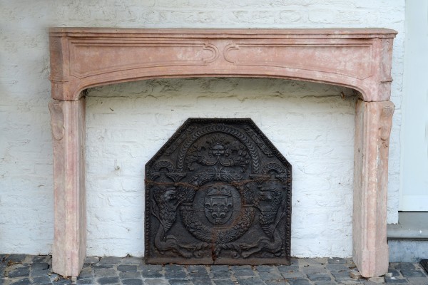 Stil: Louis XVI,  Ausführung: Sandstein