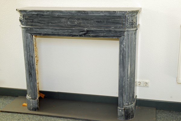 Stil: Louis XIII, Farbe: grau,  Ausführung: Marmor