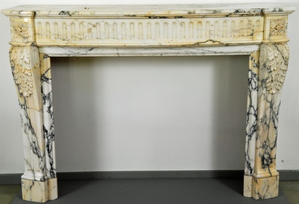 Stil: Louis XVI, Farbe: cremefarbig mit dunkelgrauer, violetter Maserung,  Ausführung: Marmor