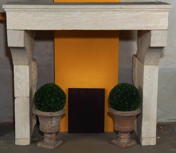Stil: Louis XIII,  Ausführung: Sandstein