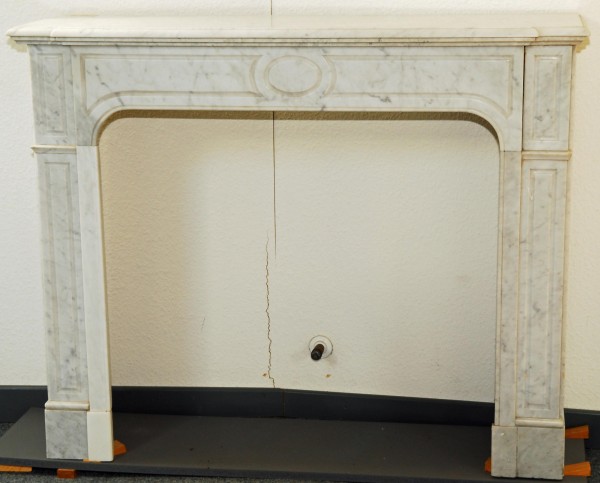 stil: pompadour,  carrara weißer marmorkamin